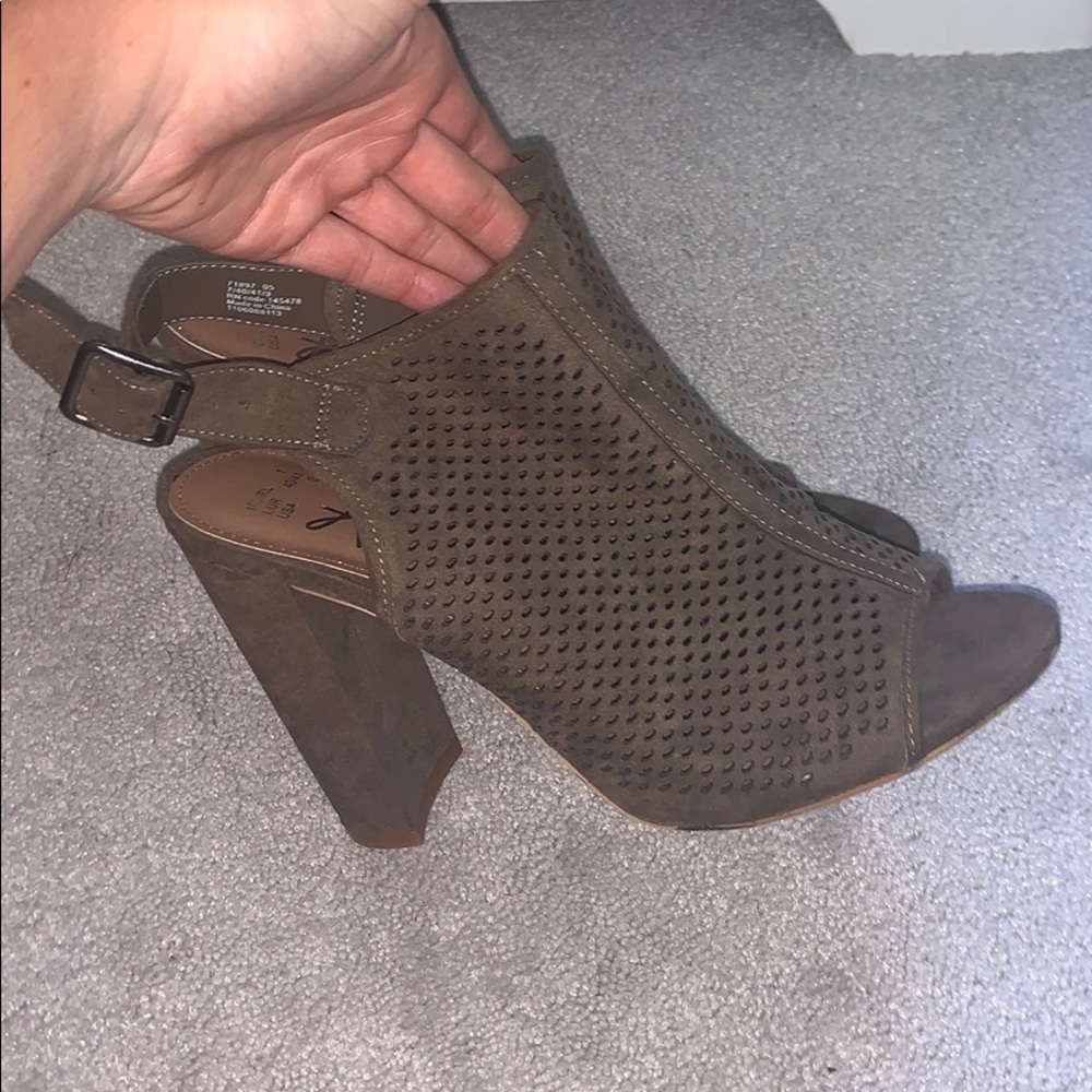 Olive green/grey pee toe heels with buckle!!